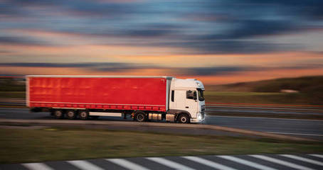 卡车集装箱在道路, 货物运输概念
